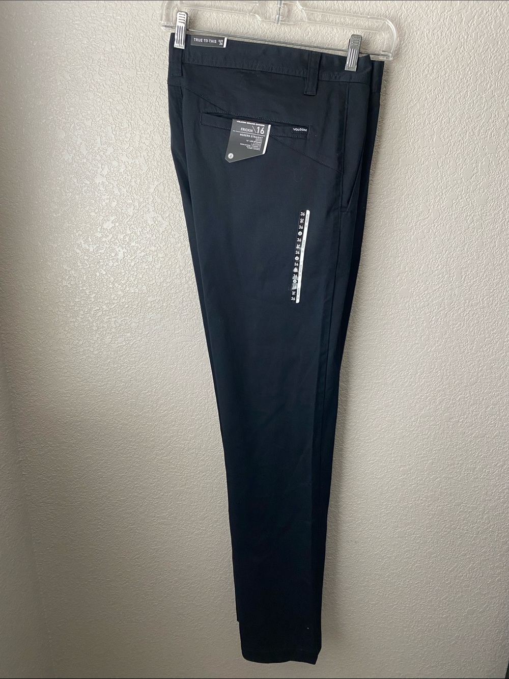 VOLCOM BRAND CHINOS FRICKING/16 MODERN STRAIGHT 36 X32 BLACK PANTS